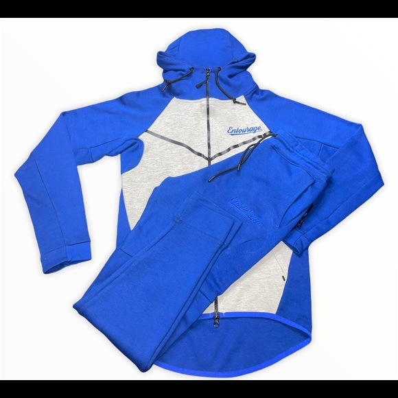 Tech Suit - Blue grey
Tech Fleece is a lightweight insulator with premium look - Picture 3 of 3